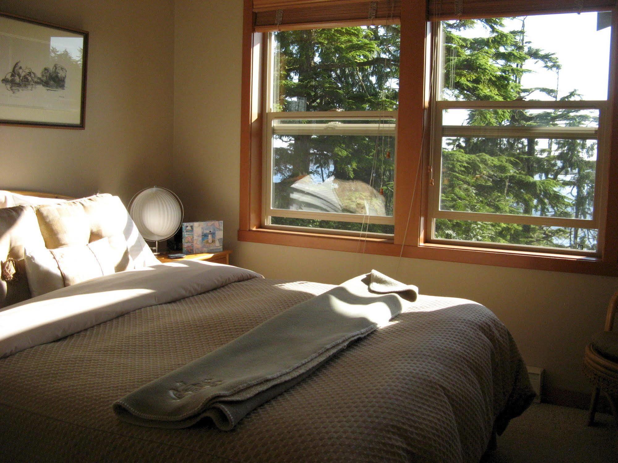 Reef Point Oceanfront Bed And Breakfast Ucluelet Luaran gambar