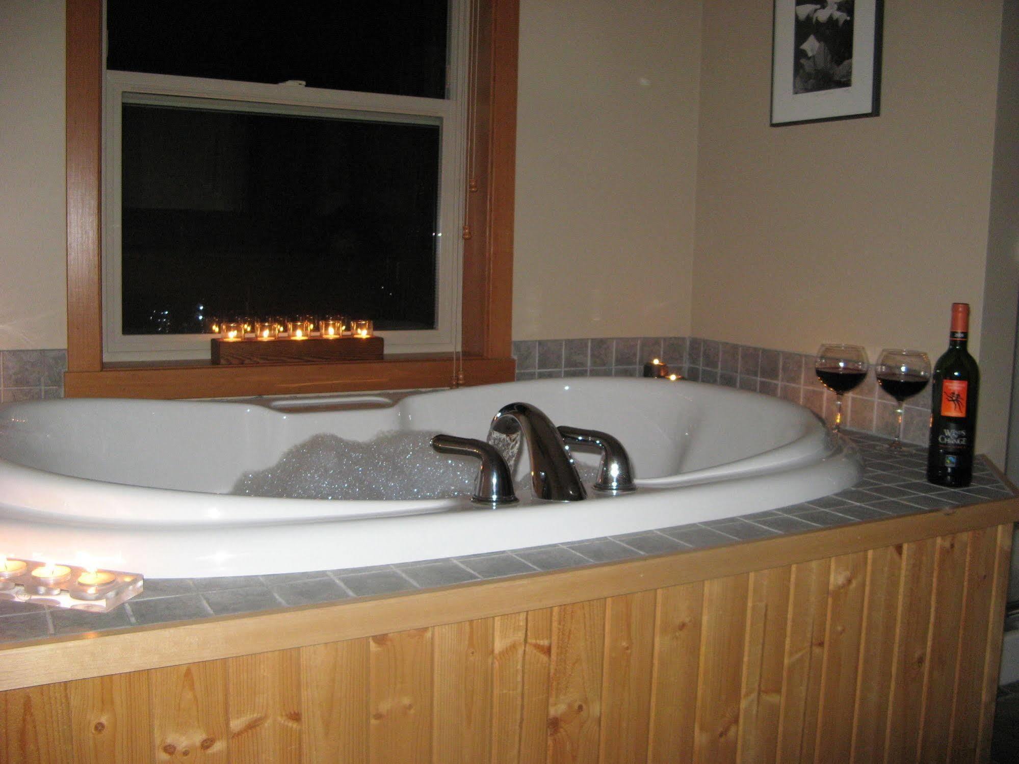 Reef Point Oceanfront Bed And Breakfast Ucluelet Luaran gambar
