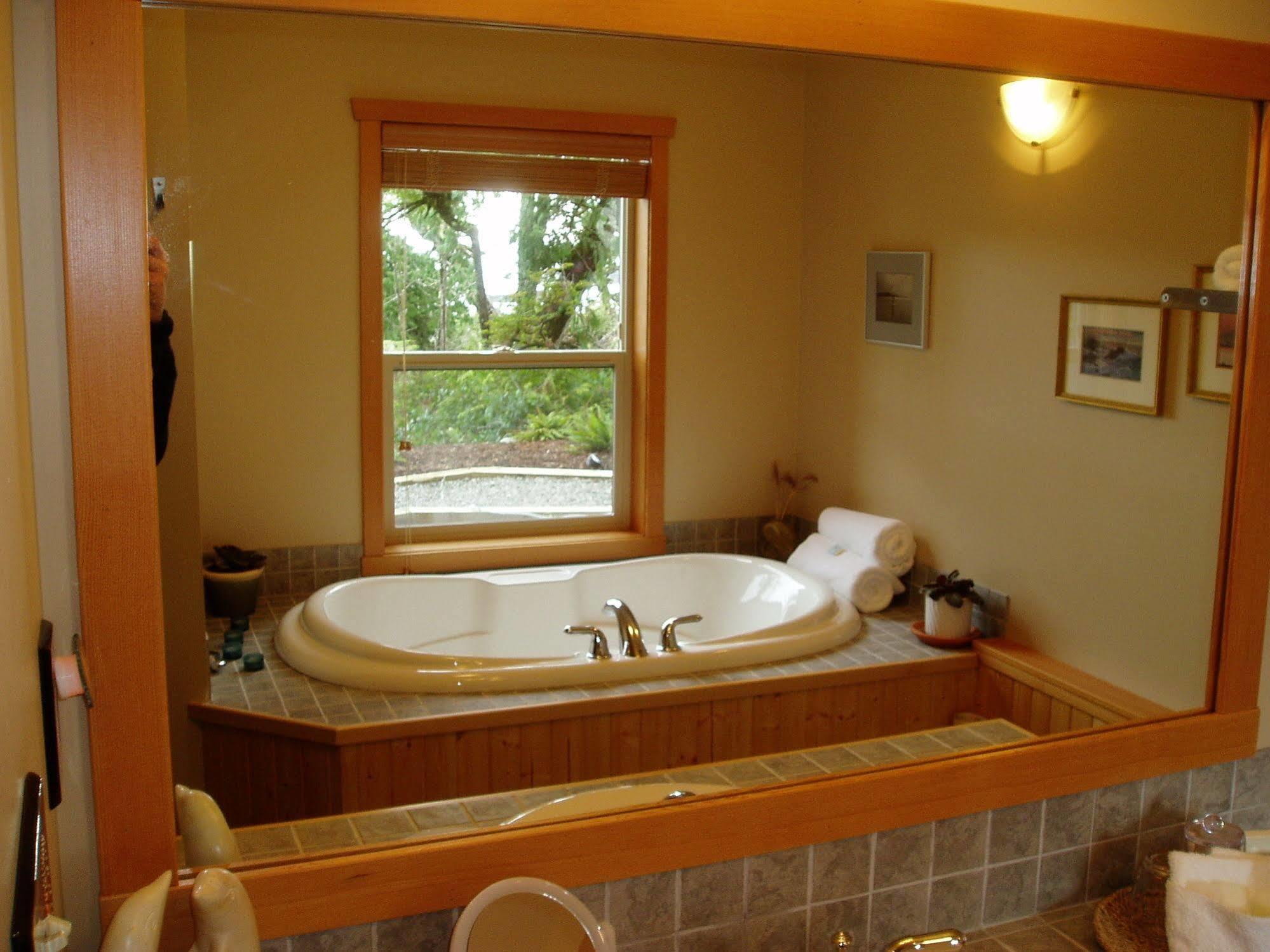 Reef Point Oceanfront Bed And Breakfast Ucluelet Luaran gambar